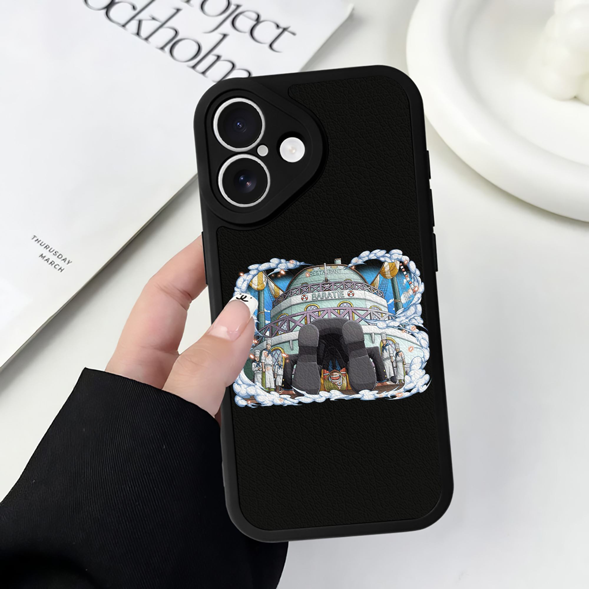 （画像用） ワンピース サンジ ONE PIECE Sanji 【iPhone 16シリーズ対応】シリコンスマホケース（レザー調） 材質：シリコン